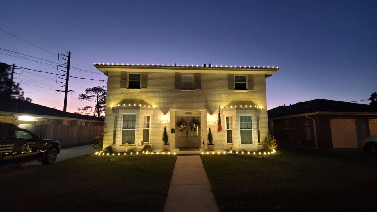 Holiday lighting 18